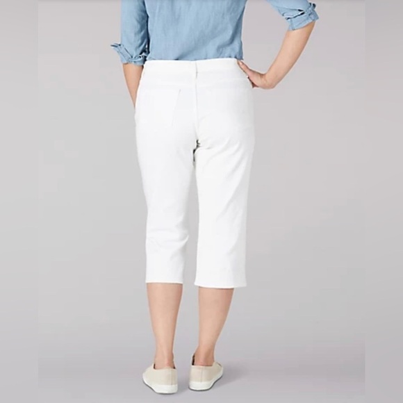 Lee Relaxed Fit Capri Jeans - NWT - Picture 2 of 6